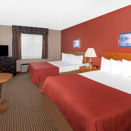 Super 8 By Wyndham St. Ignace Hotel Exterior photo