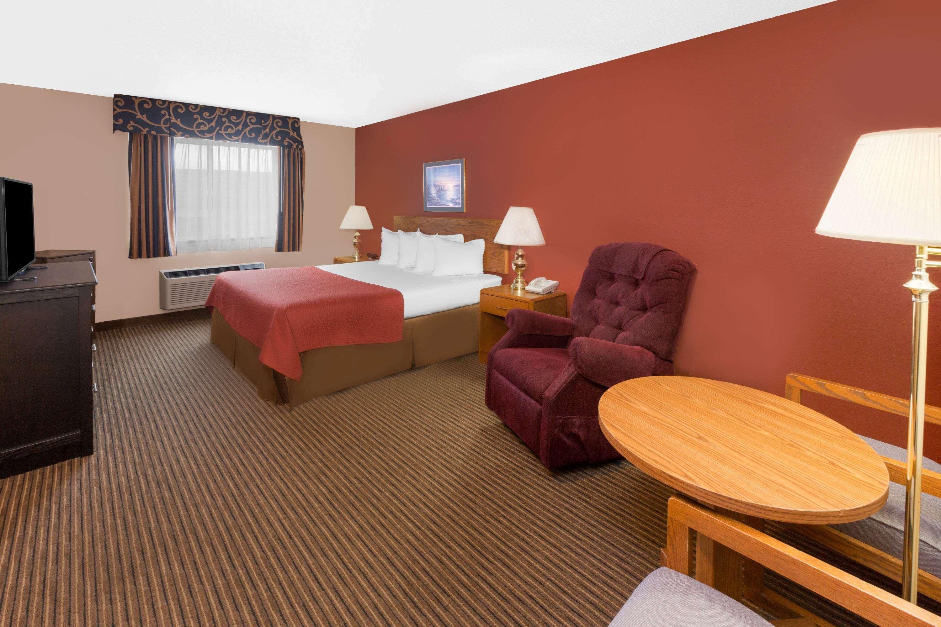 Super 8 By Wyndham St. Ignace Hotel Exterior photo