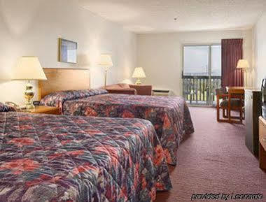 Super 8 By Wyndham St. Ignace Hotel Exterior photo