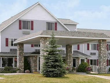 Super 8 By Wyndham St. Ignace Hotel Exterior photo